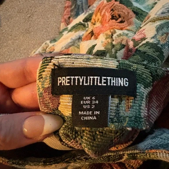 PrettyLittleThing Floral Mini Dress - Picture 2 of 4